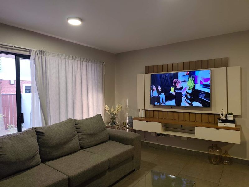 Modern 2 bedroom home in Secure Estate - Photo 10