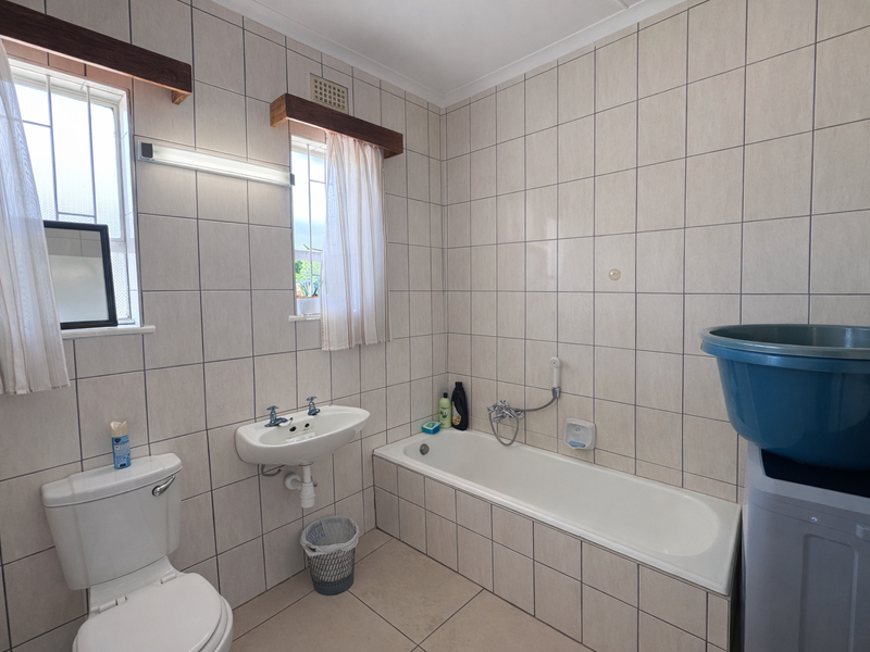 Windhoek North – Spacious 3 Bedroom Home with Flatlet Potential - Photo 9