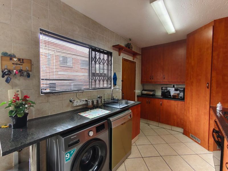 3 Bedroom Townhouse / Duplex for Sale in Florentia - Photo 4