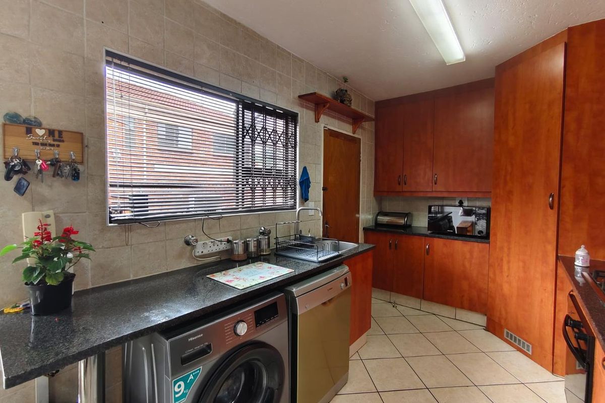 3 Bedroom Townhouse / Duplex for Sale in Florentia - Photo 4