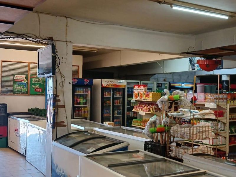 650 sqm commercial/retail property in Macassar - Photo 6