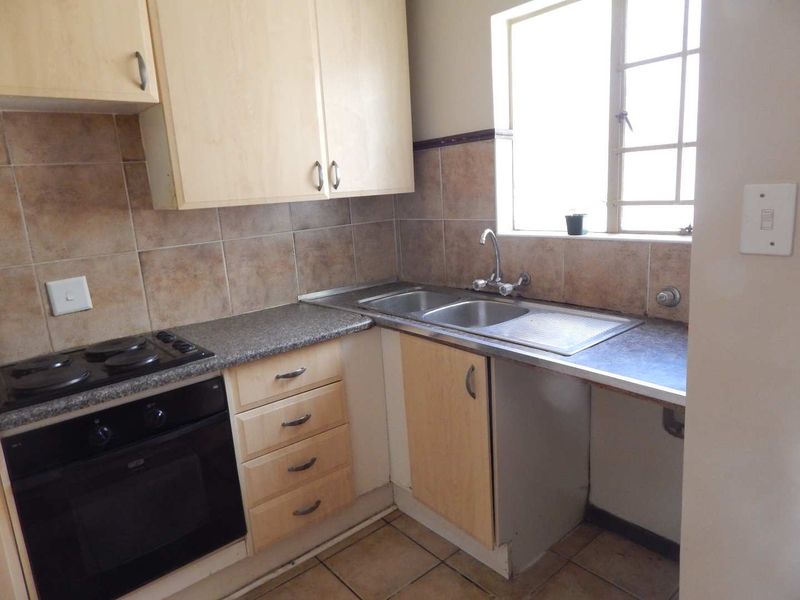 Lovely 2 Bedroom ground unit in Mooikloof Ridge - Photo 9