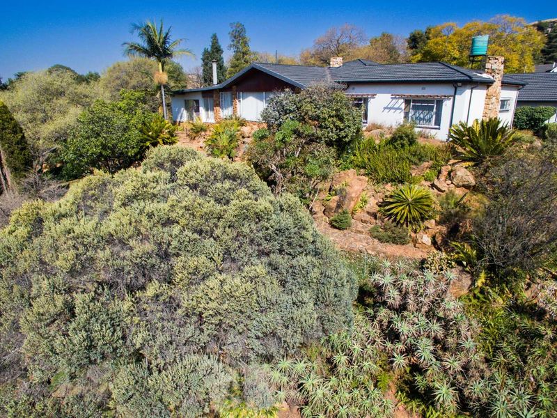 4-Bedroom Home on a 5 949m2 Stand in Constantia Kloof - Photo 4