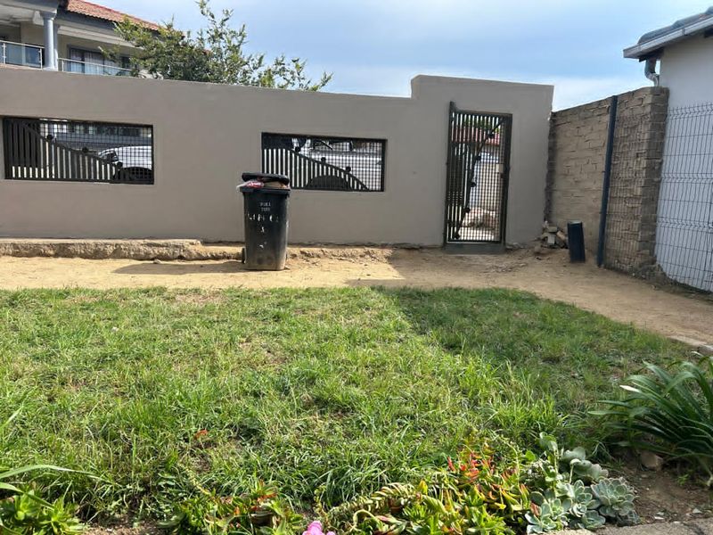 Riverside View R 980 000 3 Beds , 1 Bath - Photo 8