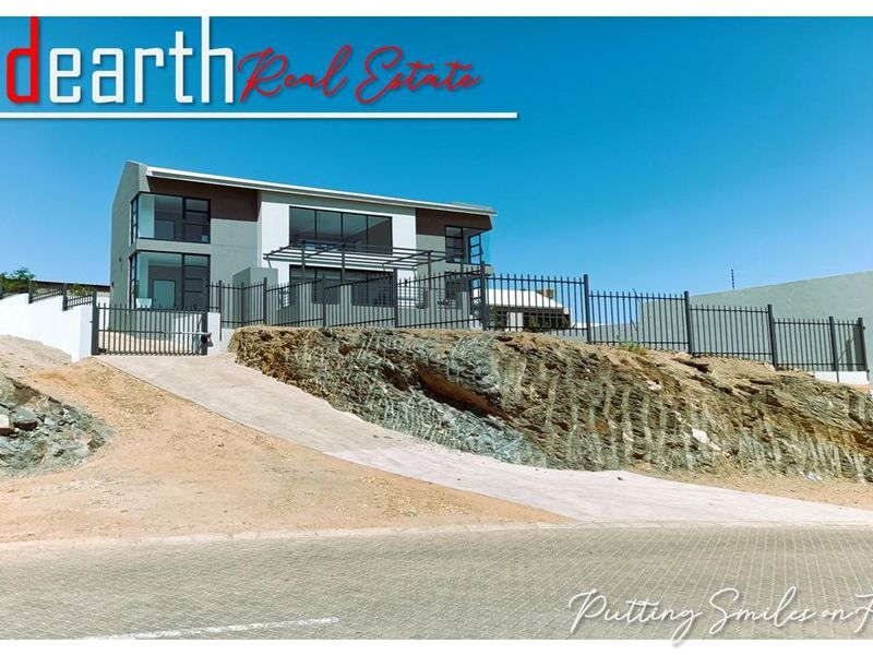 “Elite Family Excellence With Soaring Views” - Photo 2