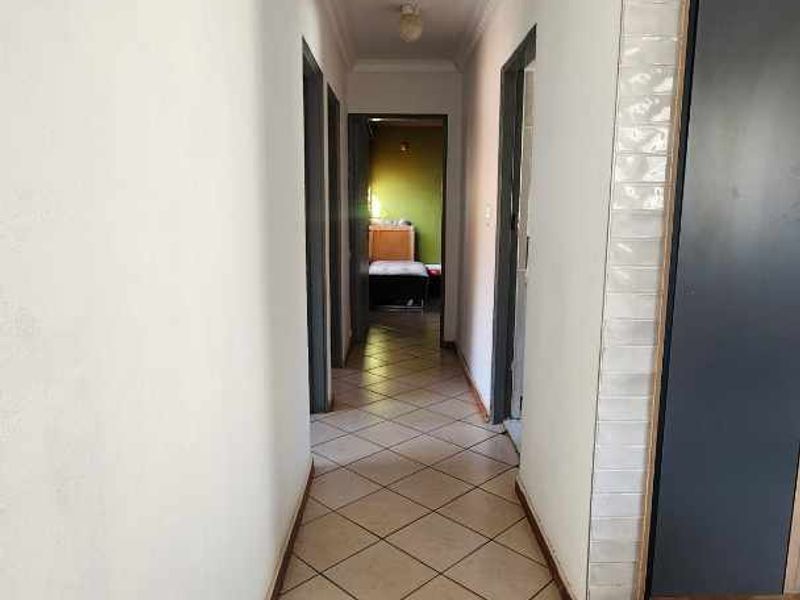 3 Bedroom House For Sale - Photo 8