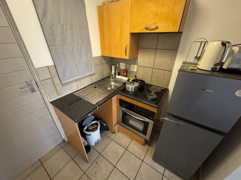 Grasp this ideal investment for student accommodation with substantial rental income! - Photo 9