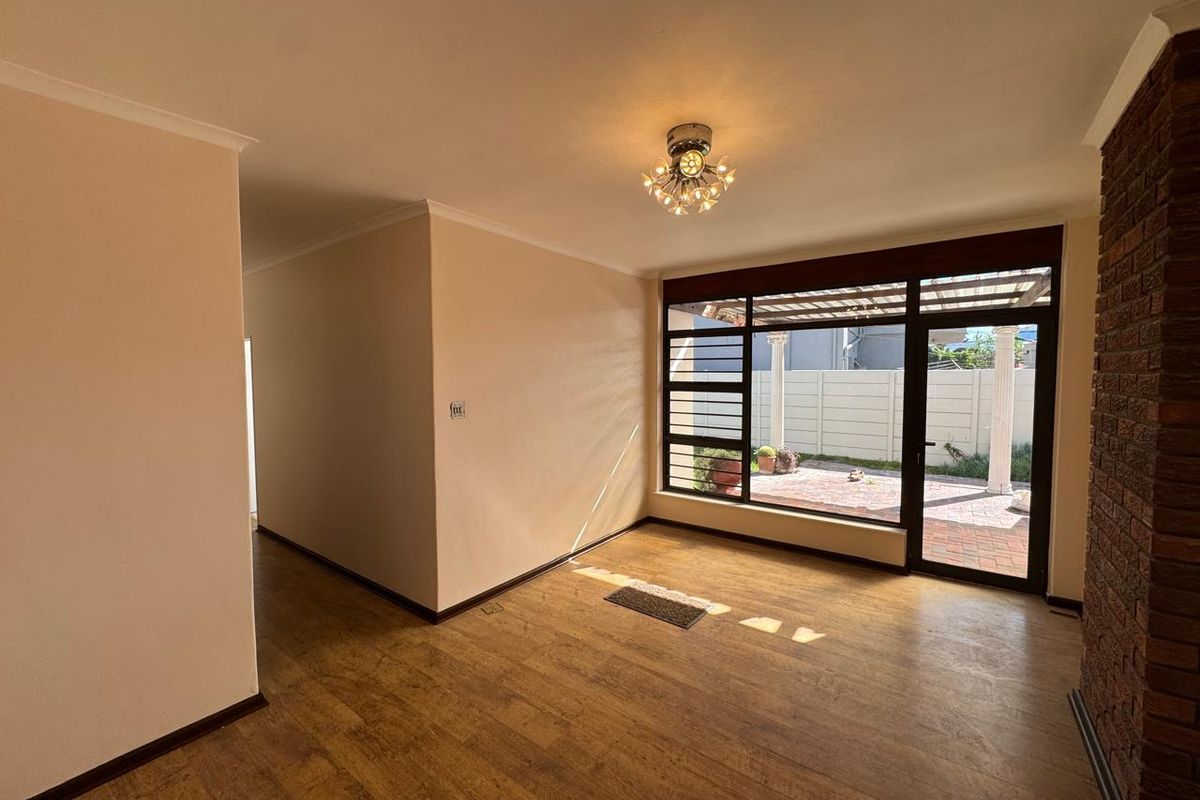Spacious Home with pool and entertainment area - Photo 4