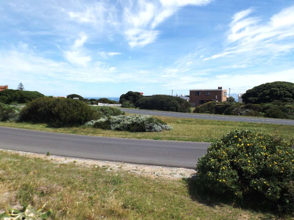 Photo in the direction of Ocean.  Ocean visible at the back - only ±200 metres away.