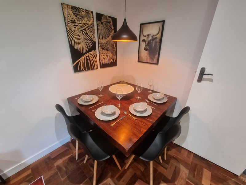 Stunning Furnished 2-Bedroom Apartment for Rent in Tamboerskloof - Photo 8