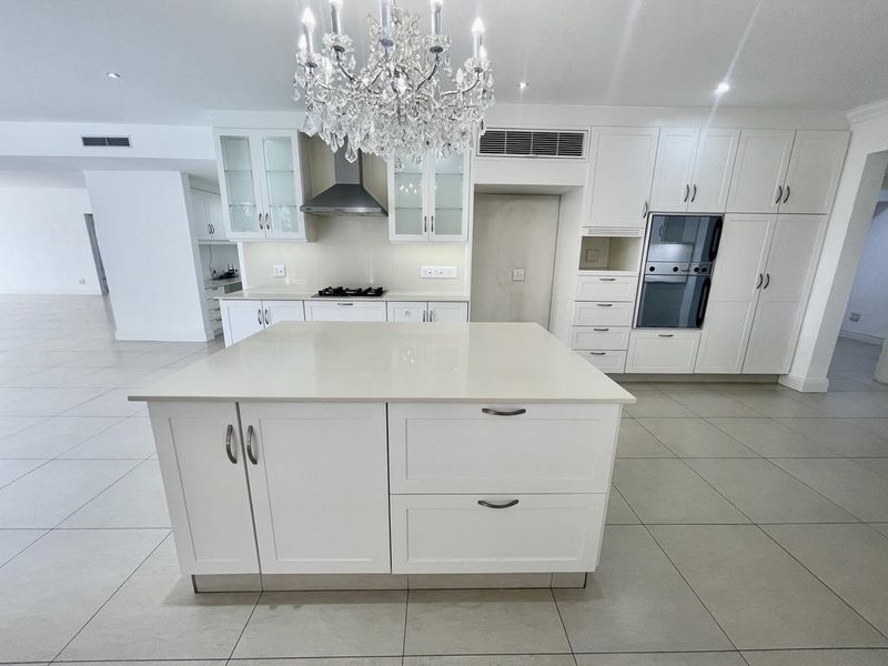 Hendra - Executive Luxury Rental in Exclusive La Lucia Estate - Photo 7