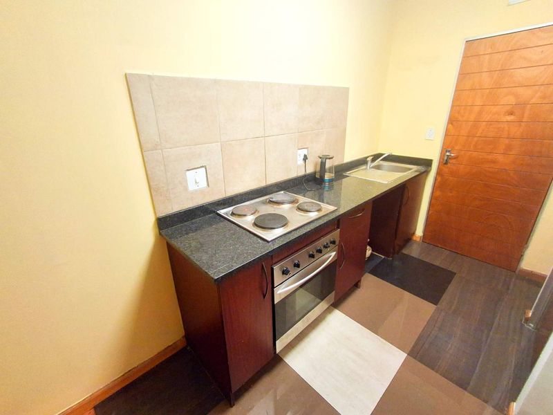 "Discover the exceptional charm of this one-bedroom apartment that perfectly blends style and practicality" - Photo 5