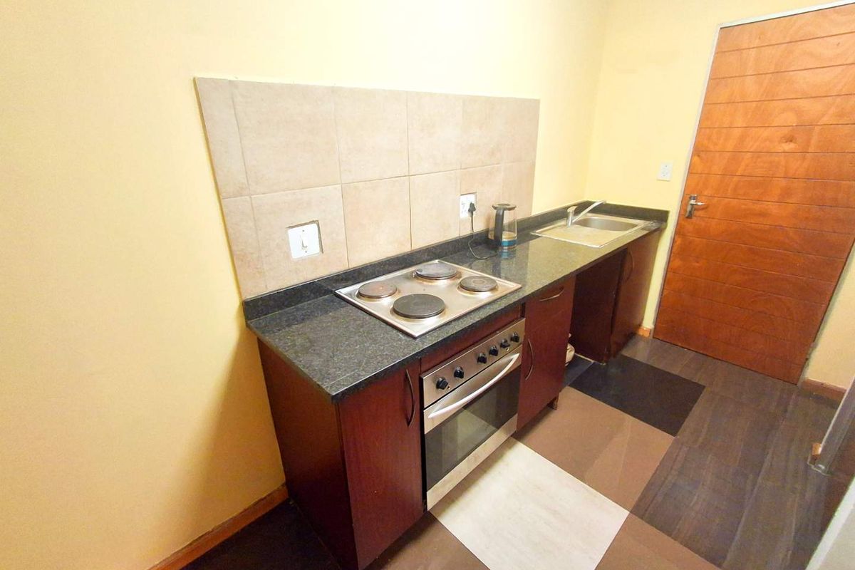 "Discover the exceptional charm of this one-bedroom apartment that perfectly blends style and practicality" - Photo 5