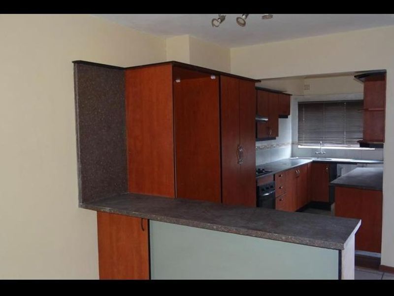 For Sale 2-Bedroom Duplex in Fontainebleau Randburg - Photo 5