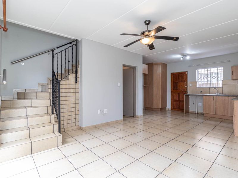 3 Bed 2.5 Bath Duplex To Let in Wilgeheuwel - Photo 5