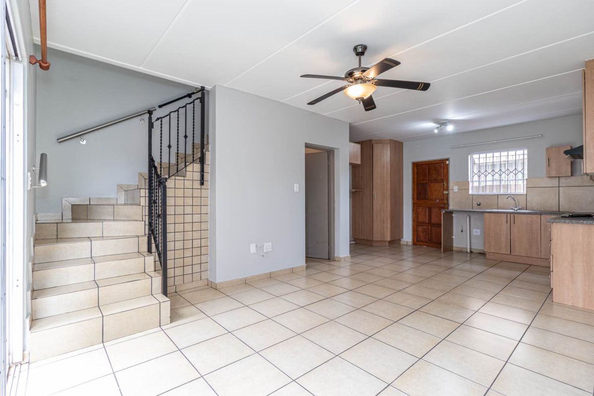 3 Bed 2.5 Bath Duplex To Let in Wilgeheuwel - Photo 5