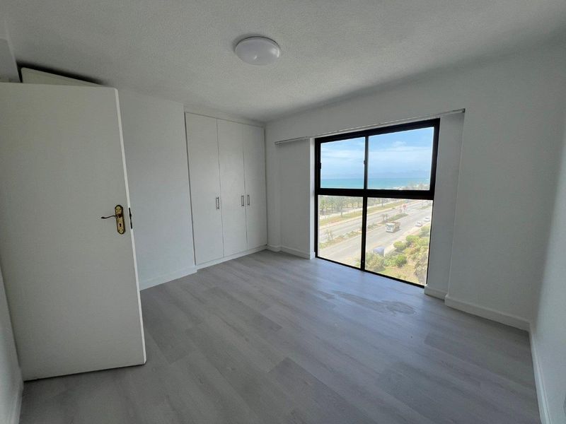 VIEWS and 2 Secure basement parkings!! - Photo 7