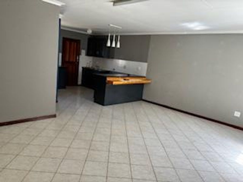Beautiful home ready for a new family. - Photo 2