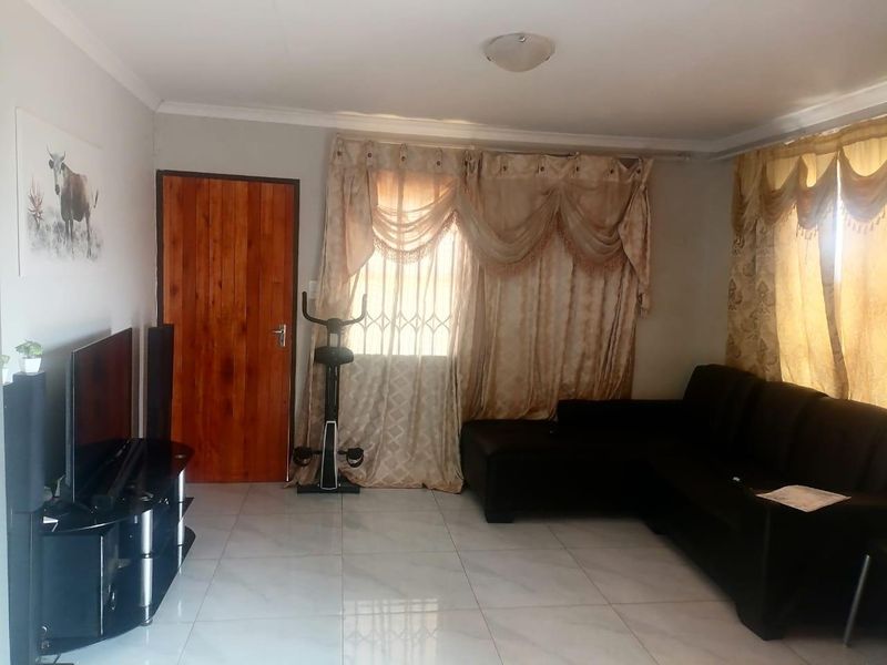 Dawn City - R 830 000 Family Home ! - Photo 6