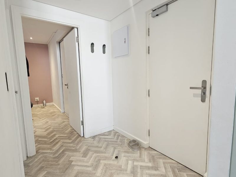 CBD Living Made Easy | Semi-Furnished 1-Bedroom Apartment with Secure Parking - Photo 5