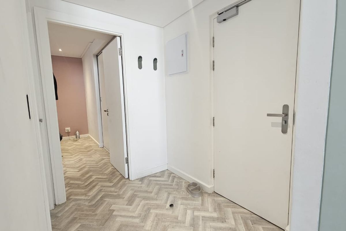 CBD Living Made Easy | Semi-Furnished 1-Bedroom Apartment with Secure Parking - Photo 5