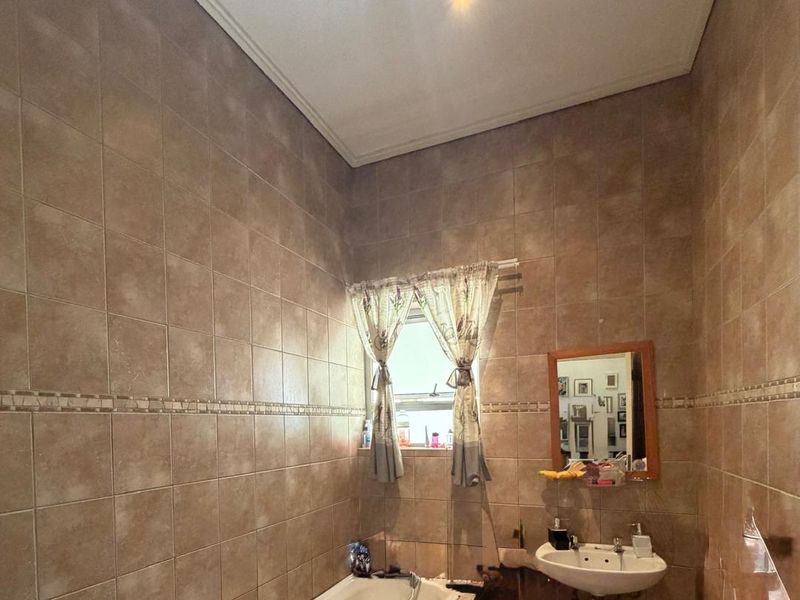 🏡 Property for Sale – Spacious Home with Income Potential - Photo 5