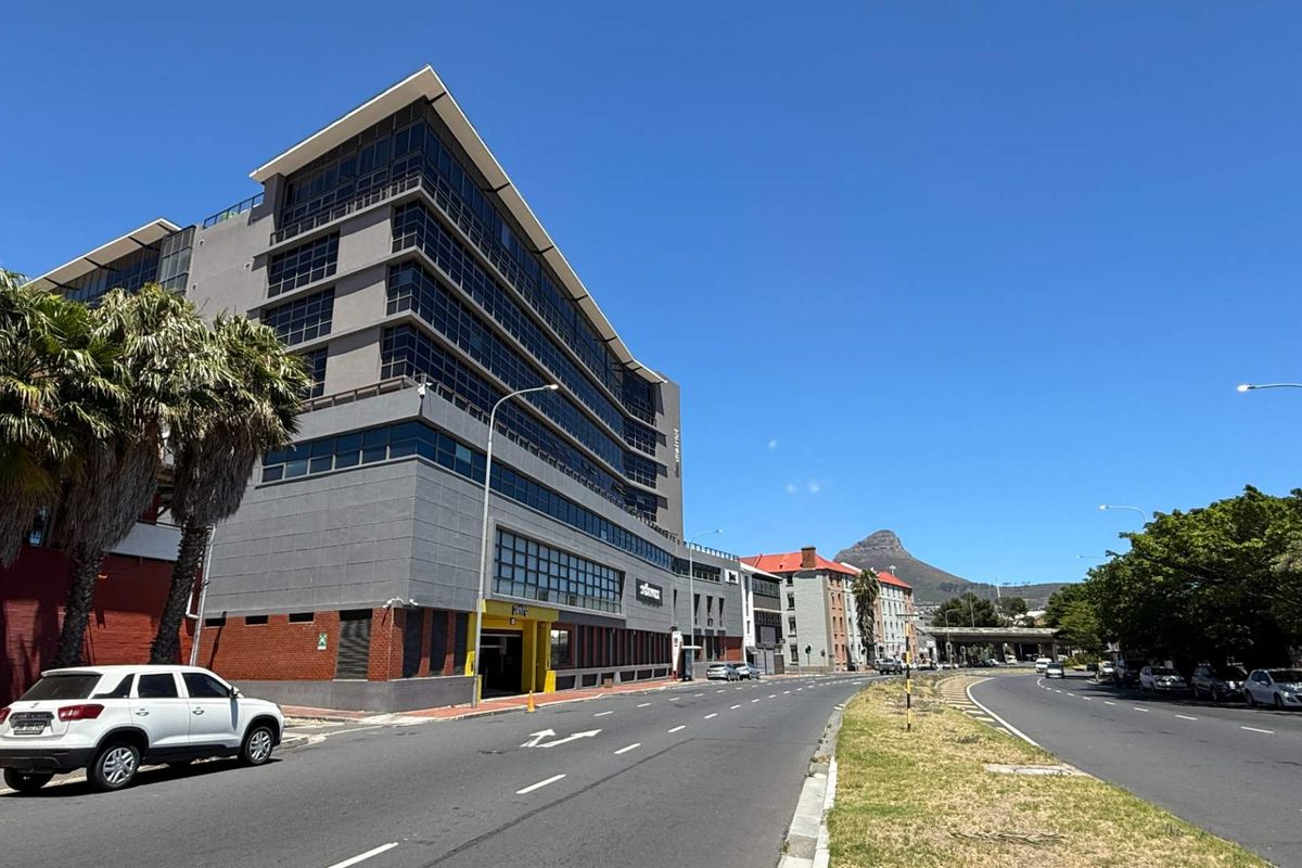 500m2 first floor unit ideal for fitness tenant to let - Photo 2