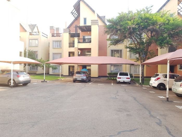 Property #1930222, Townhouse Pending Sale in Clubview