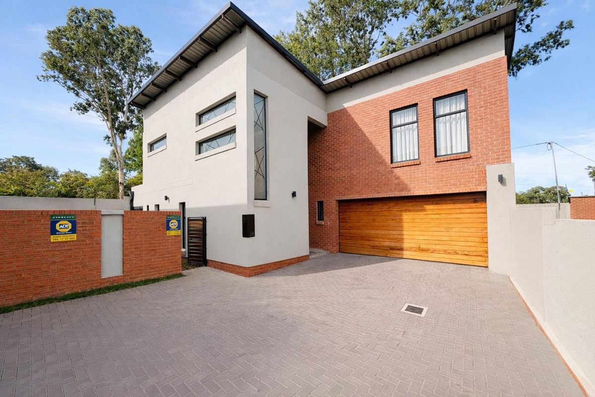 Elegant Double-Storey Living in the Heart of Sought-After Carlswald - Photo 3