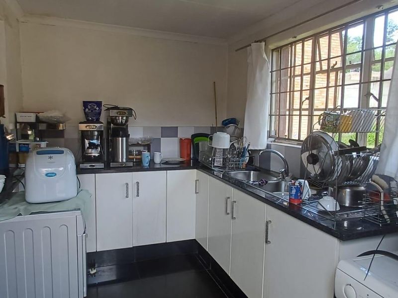 A lovely 3 bedroom 3 bathroom house! - Photo 3