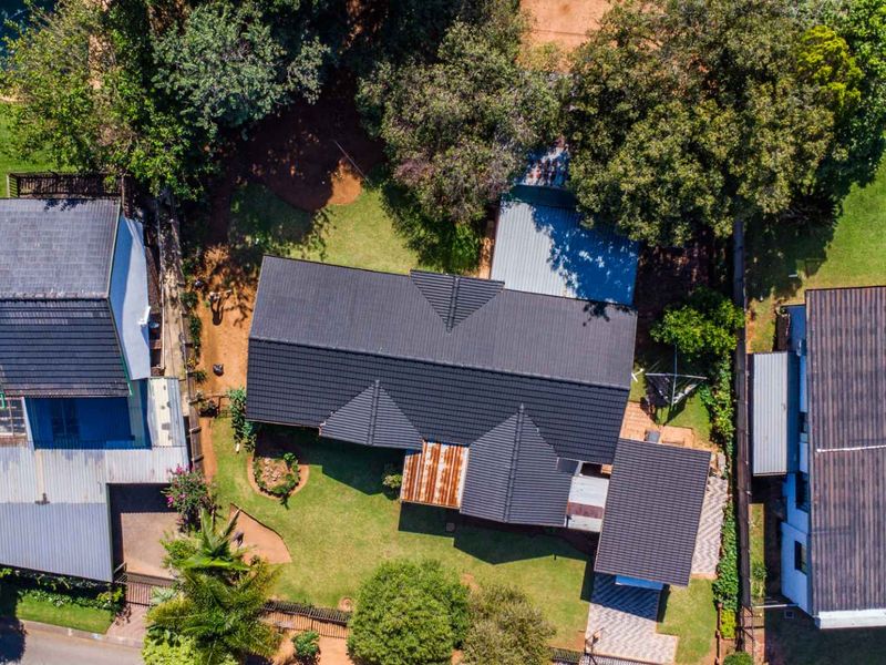 Spacious 4 Bedroom Family Home in Sought-After Garsfontein - Photo 2