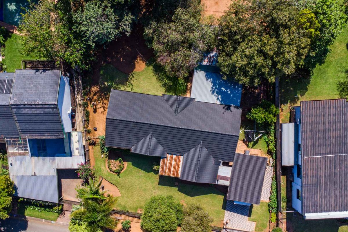 Spacious 4 Bedroom Family Home in Sought-After Garsfontein - Photo 2