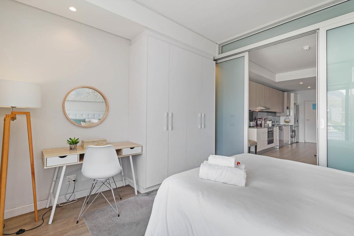 Convenient city living at its best - Photo 3