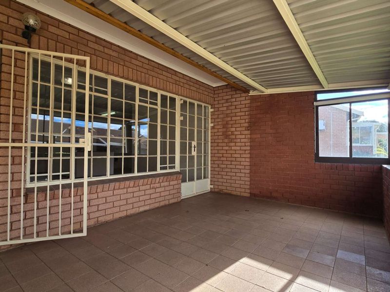 Neat and spacious 2 bedroom retirement home in secure village in Montana park - Photo 6