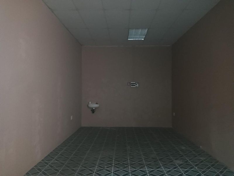 Prime First-Floor Space Opposite Phoenix Plaza – High Foot Traffic! - Photo 8