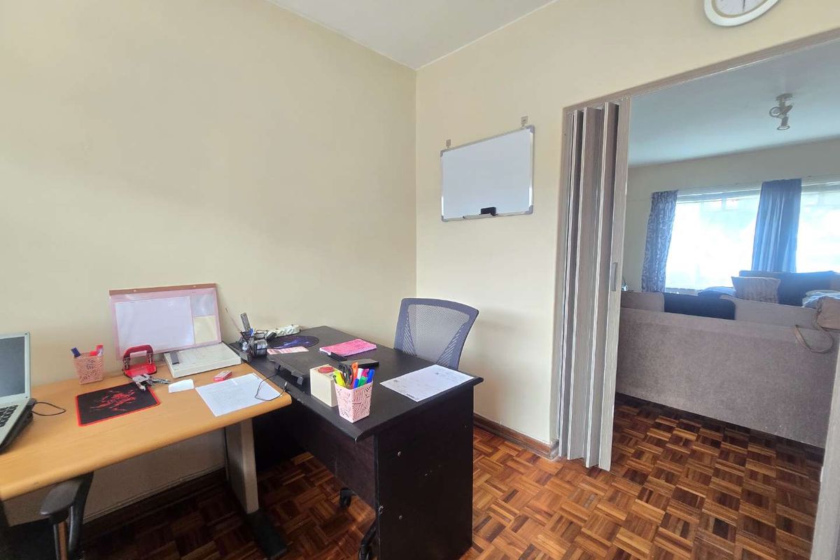 Spacious 104 m2 Duplex with Private Front Yard – Cotswold - Photo 5