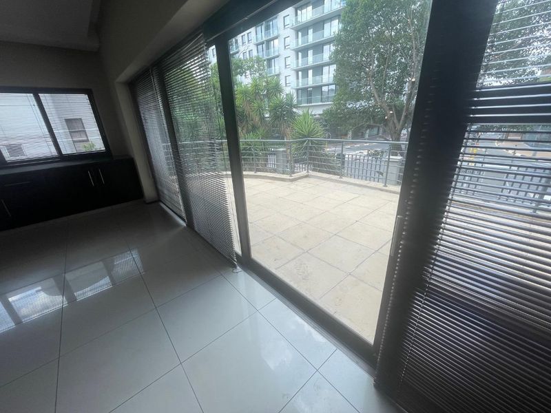 UNFURNISHED SPACIOUS MODERN DUPLEX TOWNHOUSE - Photo 10