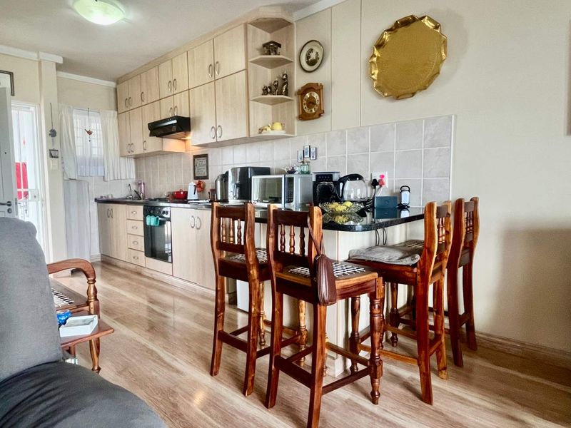 3 Bedroom Ground Floor Apartment with Spacious Garden in sought-after Casa Grande - Photo 7