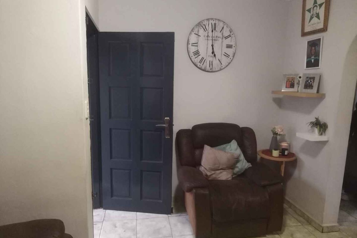 3 stunning bedrooms house for sale in Soshanguve VV - Photo 3