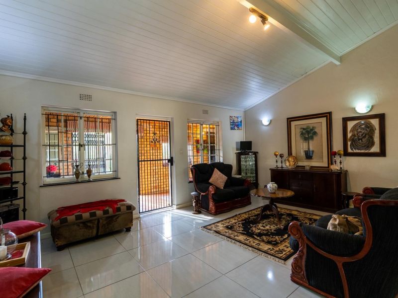 Exceptional 7-Bedroom Property in Stellenbosch - Prime Investment &amp; Lifestyle Opportunity - Photo 7