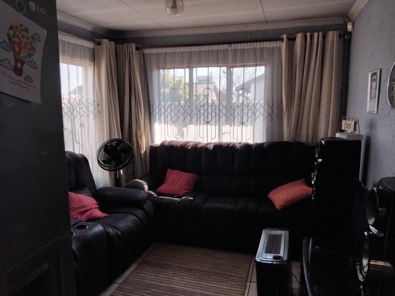 Three bedrooms for sale in a very nice neighborhood - Photo 5