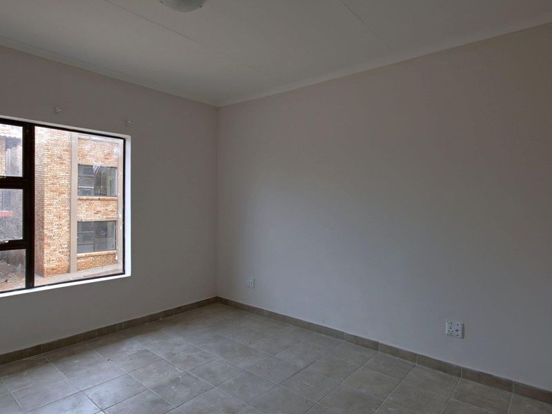 2 Bedroom/ 1 Bath/ 1 Carport / 1st Floor Unit. - Photo 9