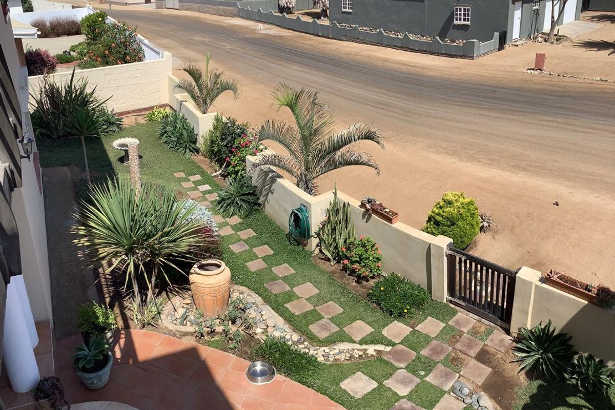 3 Bedroom house with flat for sale - Henties Bay - Photo 5