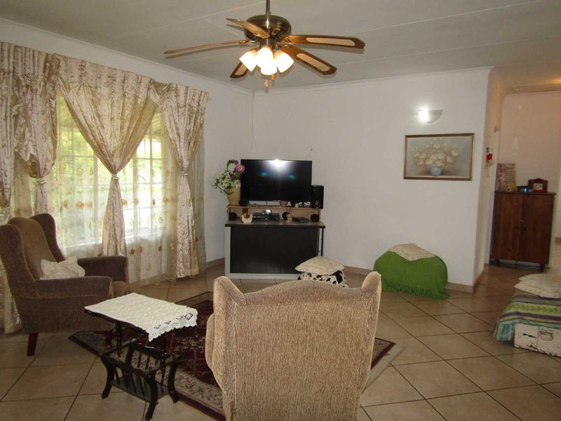 Charming Life Rights Home for the Elderly - Photo 6