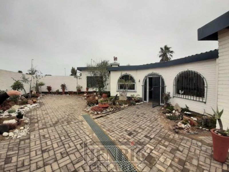 Cozy family Home with two Flats in Vineta for Sale - Photo 2