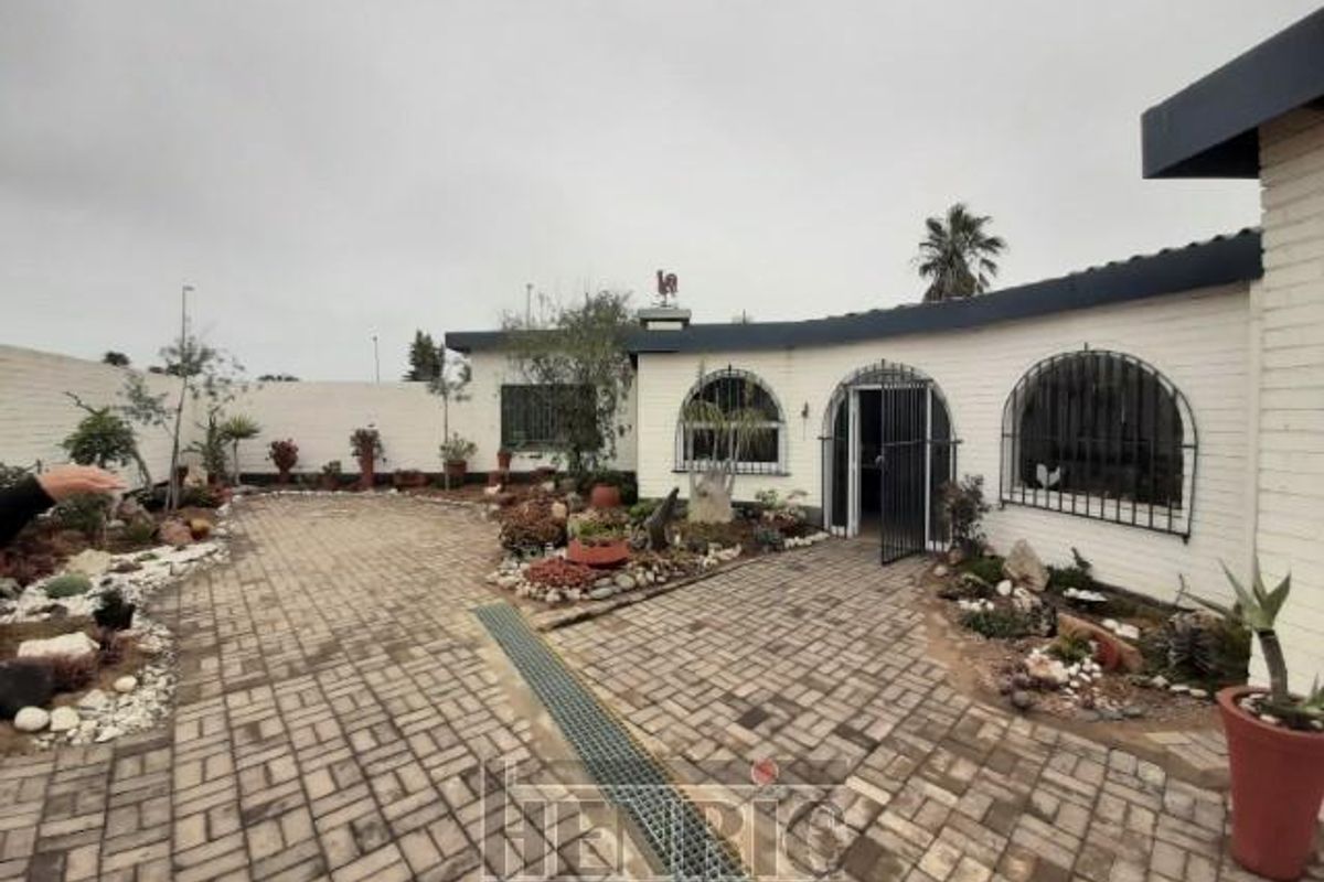 Cozy family Home with two Flats in Vineta for Sale - Photo 2