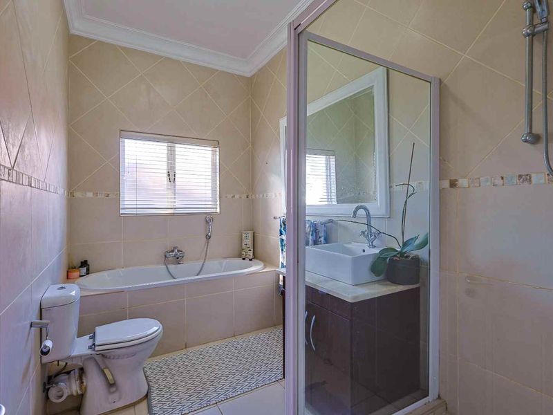 Elegant Family Living with Privacy, Space and Modern Comfort - Photo 10