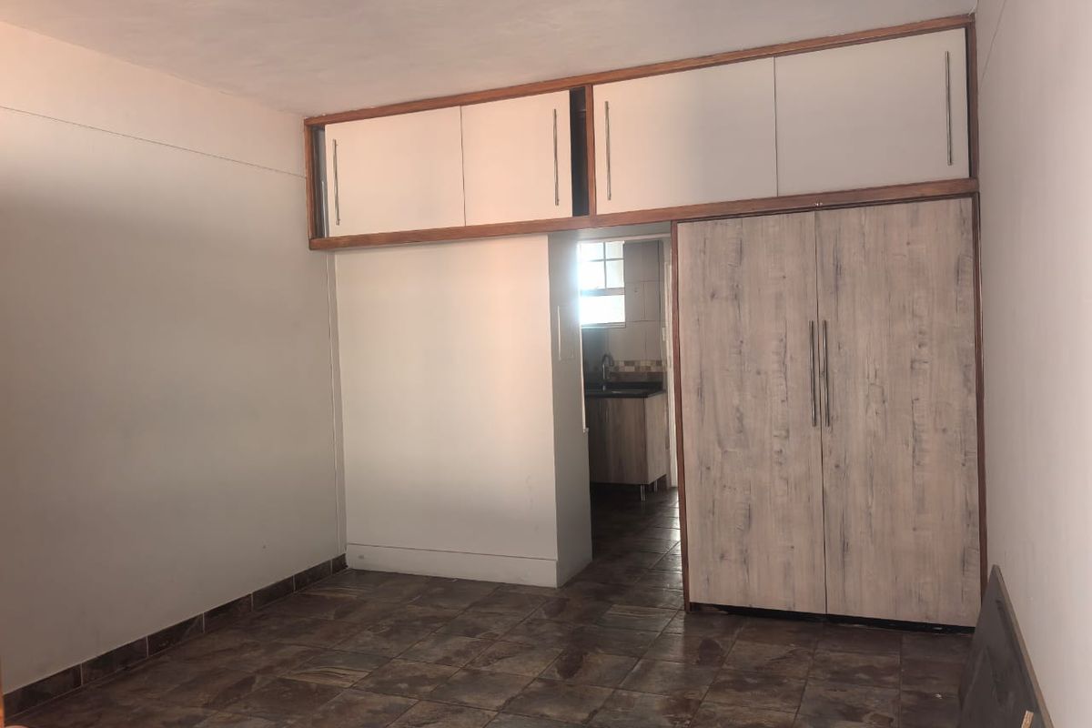 bachelor flat for sale in Sunnyside - Photo 2