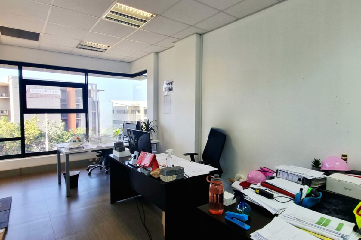 113m2 A-grade office in Umhlanga Ridge with sea views, lift access, fibre-ready infrastructure, and 11 parking bays | Available October 2025 - Photo 2