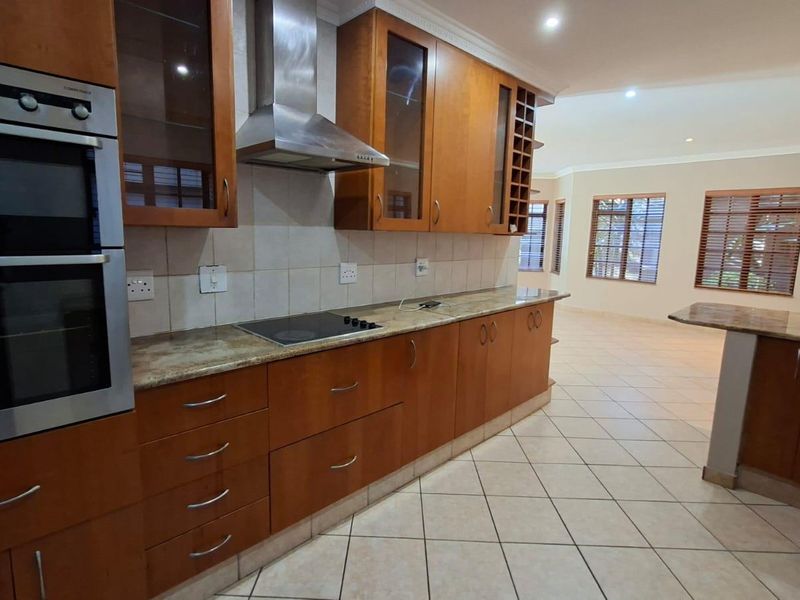 Elegant Family Living with Spectacular City Views - Photo 4